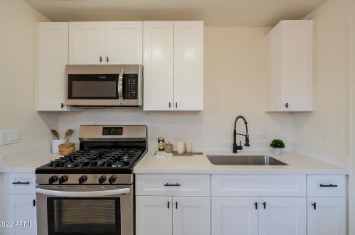 9235 4 Ave, Phoenix AZ 85041-5746 exterior