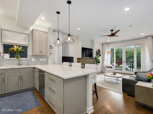 840 Erie St, Chicago, IL 60642-5902