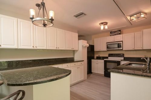 805 97 Ave, Naples FL 34108-2284 exterior