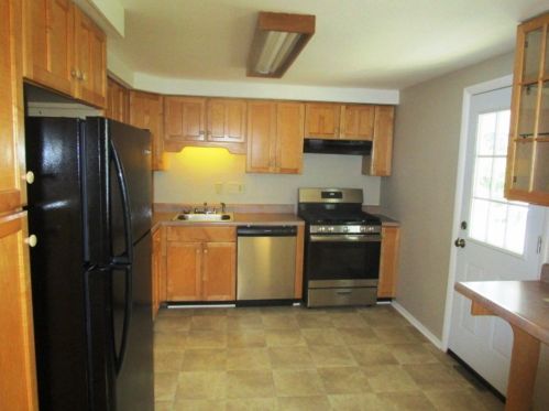 47 Pne Vly Dr, Pittsburgh PA 15239-2841 exterior