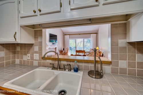 2444 Burcham Dr, East Lansing MI 48823-7246 exterior