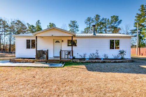 112 Travis Dr, Cameron, NC 28326-9678