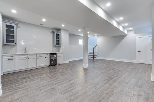 5307 Mcvicker Ave, Chicago IL 60630-1922 exterior