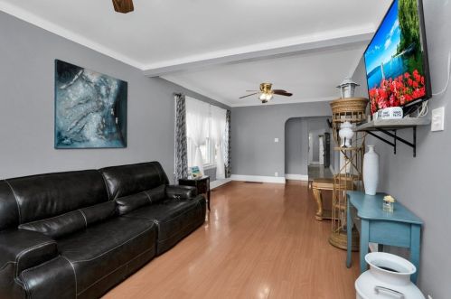 3656 61st St, Chicago, IL 60629-3922