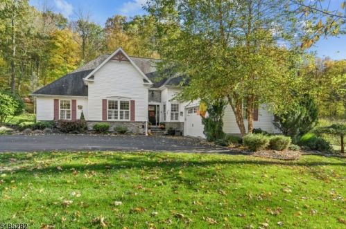 94 Catswamp Rd, Hackettstown, NJ 07840-4648