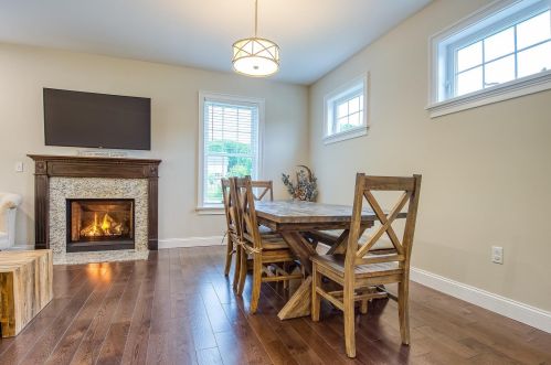 362 Grant Rd, Newmarket NH 03857-2108 exterior