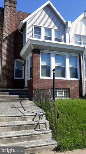 6131 Erdrick St, Philadelphia PA 19135-3516 exterior