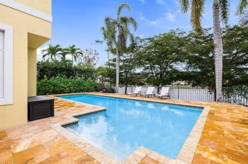 7521 Cordoba Cir, Naples FL 34109-7118 exterior