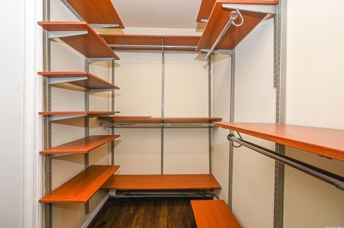 2 Gehrig St, Commack NY 11725-2006 exterior