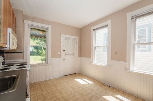 1856 Arlington Pl, Milwaukee WI 53202-1619 exterior