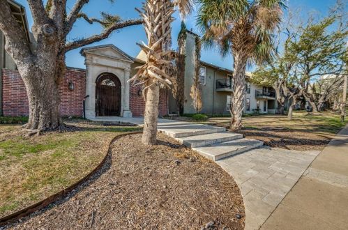 5836 Birchbrook Dr, Dallas, TX 75206-4552