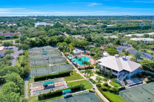 1410 Sweetwater Cv, Naples FL 34110-4151 exterior