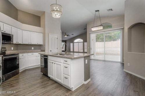 1024 Blackhawk Dr, Phoenix AZ  85024-4173 exterior