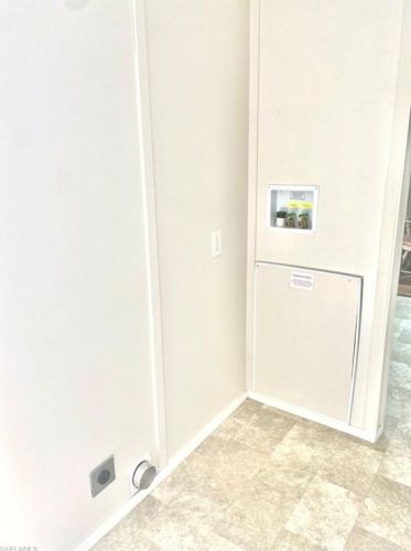 3190 Karen Dr, Naples FL 34112-7327 exterior