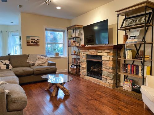 5006 Lawndale Ave, Chicago, IL 60625-5518