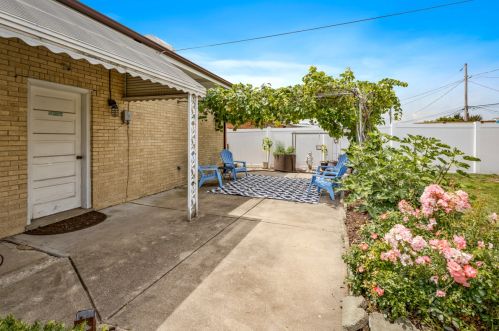 8232 Catherine Ave, Chicago IL 60656-1110 exterior