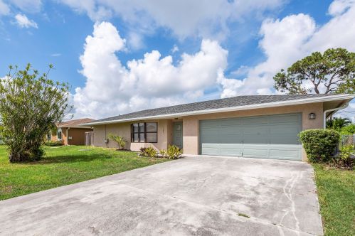 1168 Clifton Ln, Fort Pierce, FL 34983-3202