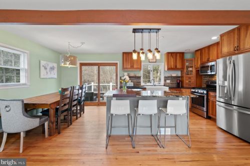 5608 Helmsdale Ln, Alexandria VA 22315-4137 exterior