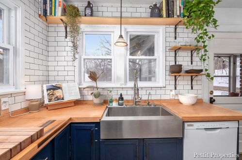 120 Grant St, Portland MI 48875-1532 exterior