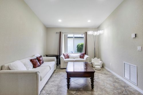 1983 Jamesport Dr, Fort Pierce FL  34953-4598 exterior