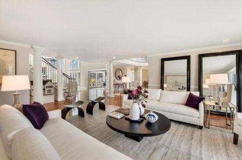 6 Long Pond Rd, Armonk NY 10504-2626 exterior