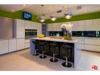 1482 Blue Jay Way, Los Angeles CA  90069-1213 exterior