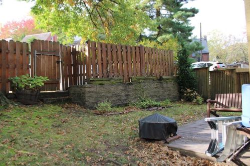 109 Race St, Pittsburgh PA  15218-1337 exterior