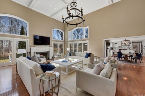 6 Long Pond Rd, Armonk NY 10504-2626 exterior