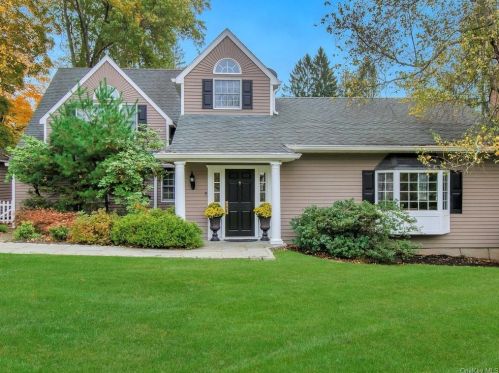 35 School St, Armonk, NY 10504-1928