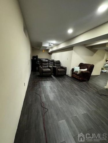 5 Cherrywood Dr, Piscataway NJ  08854-6530 exterior