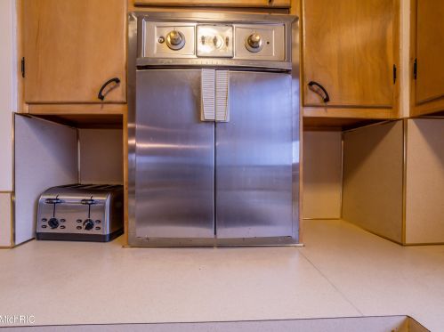 320 Elizabeth St, Sylvan Beach MI 49461-1311 exterior