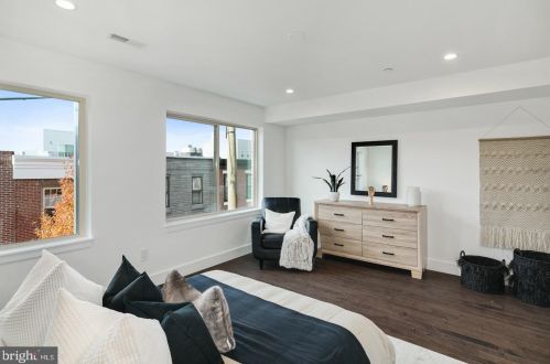 1342 19 St, Philadelphia PA 19146-4665 exterior