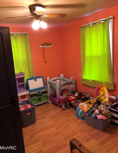 1541 Ducey Ave, Meskegon MI 49442-2232 exterior