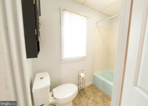 651 Hebrank St, Lancaster PA 17603-5633 exterior