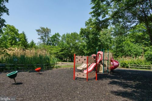 38 Chicopee Dr, Princeton NJ 08540-1826 exterior