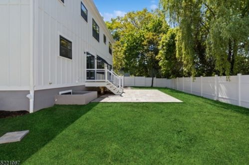 19 Grant Ave, East Hanover NJ  07936-2950 exterior