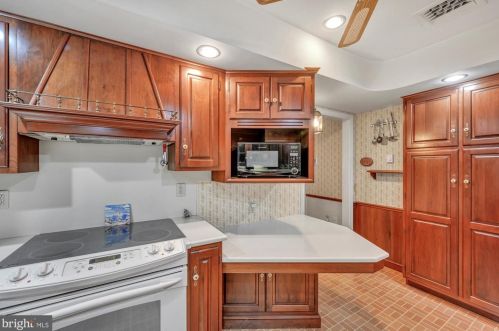 1666 Clearview Ave, Lancaster PA 17601-4308 exterior