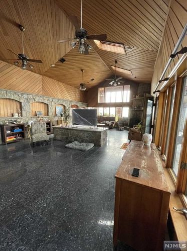 114 Pne St, Cliffside Park NJ 07010-1018 exterior