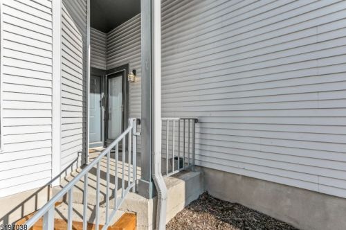 79 Overlook Dr, Hackettstown, NJ 07840-4610