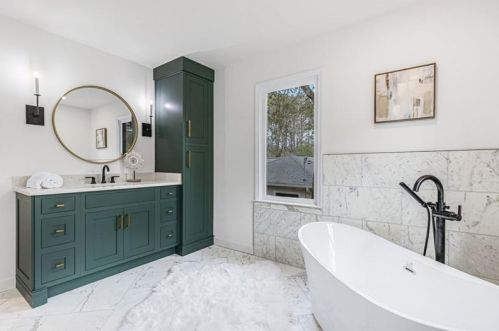 6160 Heards Creek Dr, Atlanta GA  30328-3635 exterior