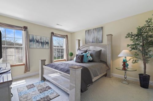 9224 Edgewater Dr, Milwaukee WI 53224-5264 exterior