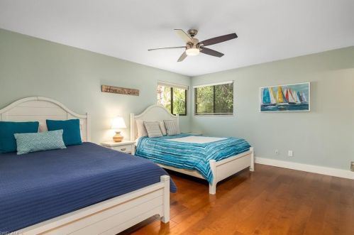 1266 Michigan Ave, Naples FL 34103-3873 exterior