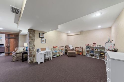 2332 Divot Dr, Saint Louis MO 63131-3240 exterior