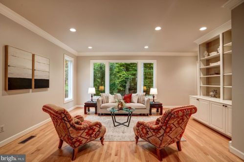 7621 Laurel Leaf Dr, Rockville MD 20854-1768 exterior