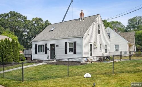 23 Cathy Ave, Paterson NJ  07506-1001 exterior