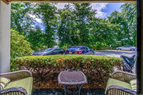 13 Huntington Cir, Peekskill, NY 10566-2556