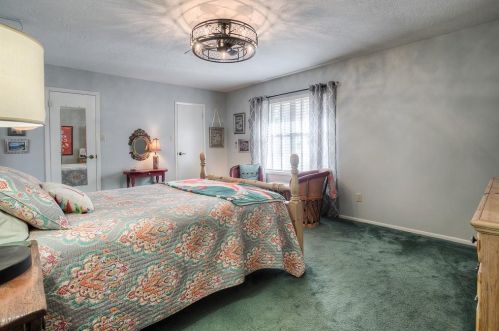 1800 Lk Dr, Huntsville TX exterior