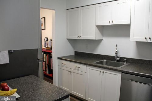 6 Rebecca Ct, Trenton NJ 08628-3339 exterior