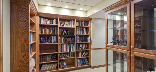 1925 Foxmoor Cir, Sandy UT 84092-5265 exterior