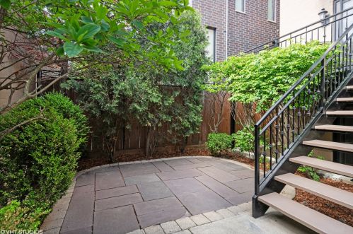 2514 Marshfield Ave, Chicago IL 60614-1907 exterior